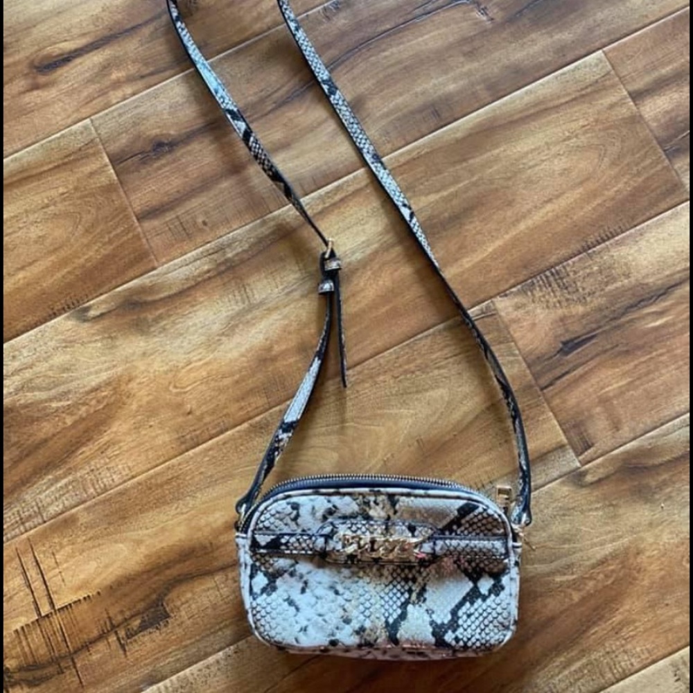 Steve Madden “Sisterstudio” cross body purse.